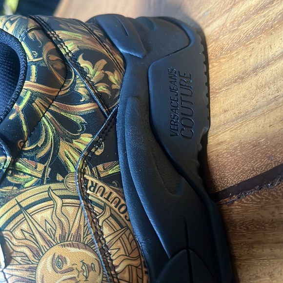 Versace - Picture 11 of 12